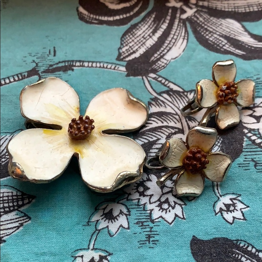 Vintage earrings with matching brooch 1960’s